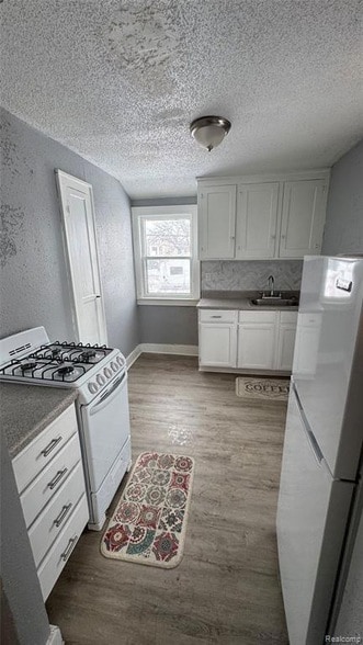 Photo - 15608 Wabash St