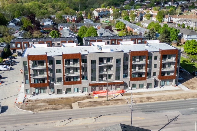 Photo - 408 Dundas St S