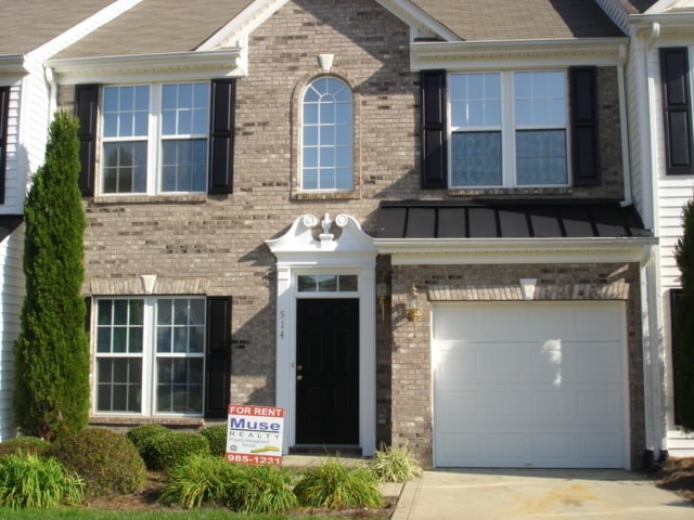 Exclusively Offered By Muse Realty, LLC - Exclusively Offered By Muse Realty, LLC Casa