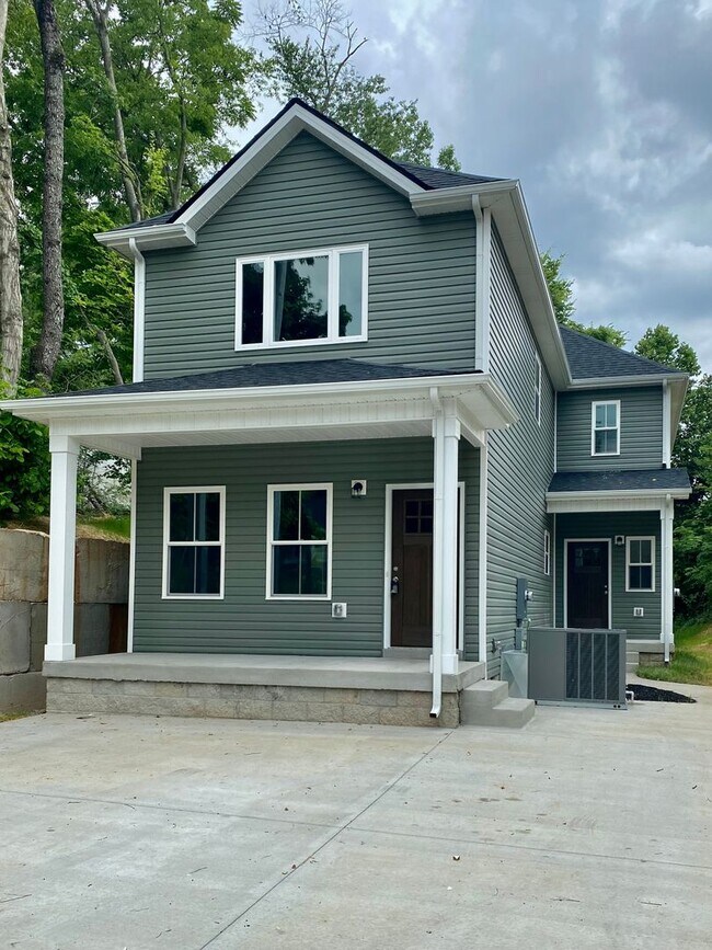 Building Photo - 714 Gracey Ave Unit A Rental