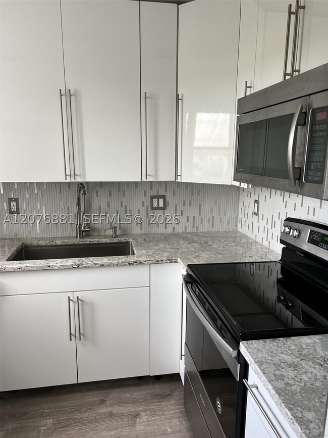 Photo - 941 Crystal Lake Dr Unit 305