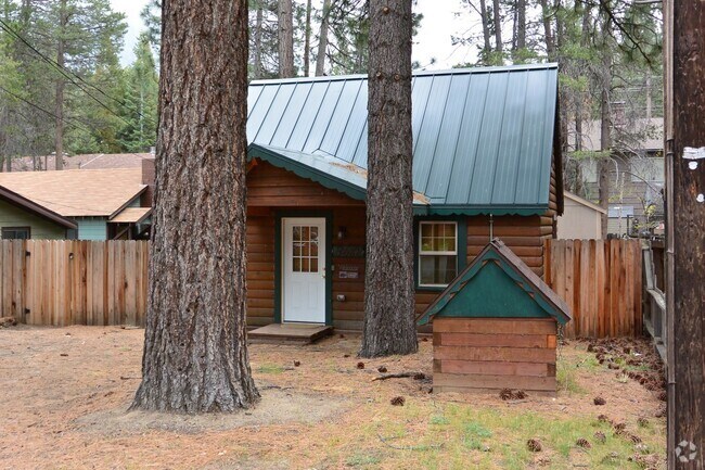 Building Photo - UNFURNISHED Quaint Cabin in Great Location Rental