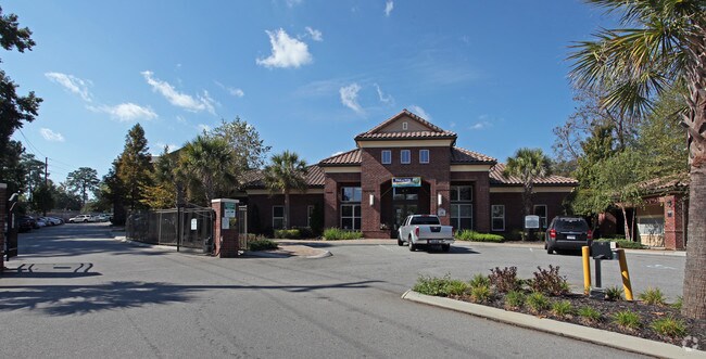 Redtail on the River - Historical Access - Redtail on the River - Historical Access Apartments