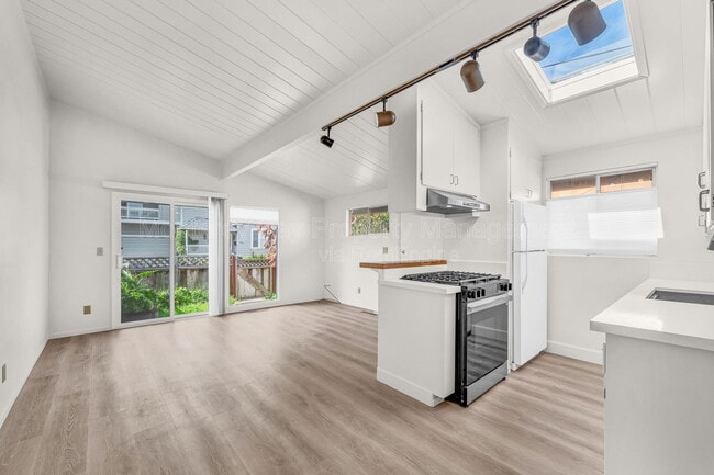 Photo - 215 Willow St