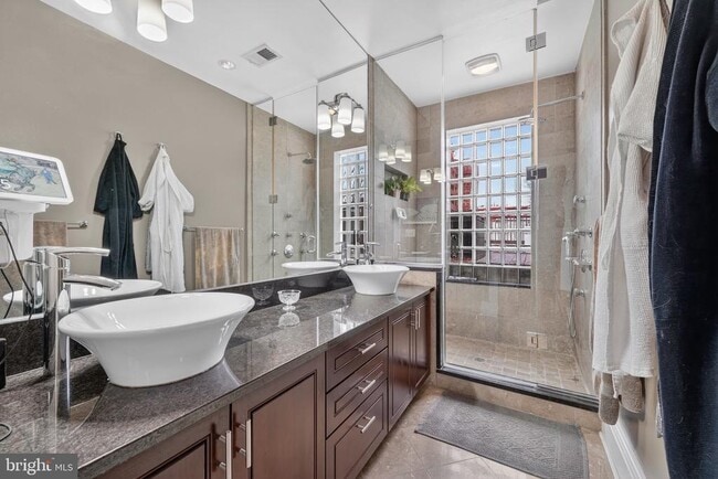 Photo - 1731 Riggs Pl NW