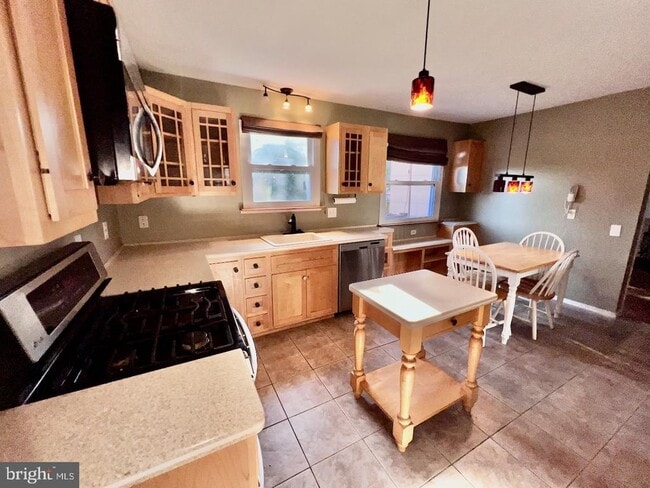 Photo - 918 Rockwell Rd