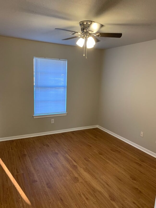 Photo - 3 bedroom 2 bath with Garage