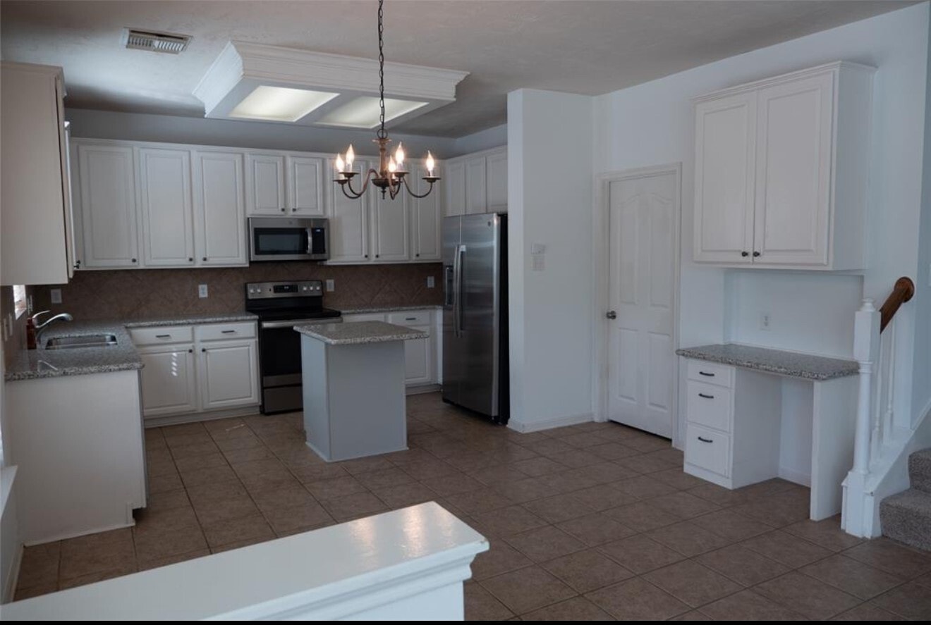Photo - 102 N Queenscliff Cir