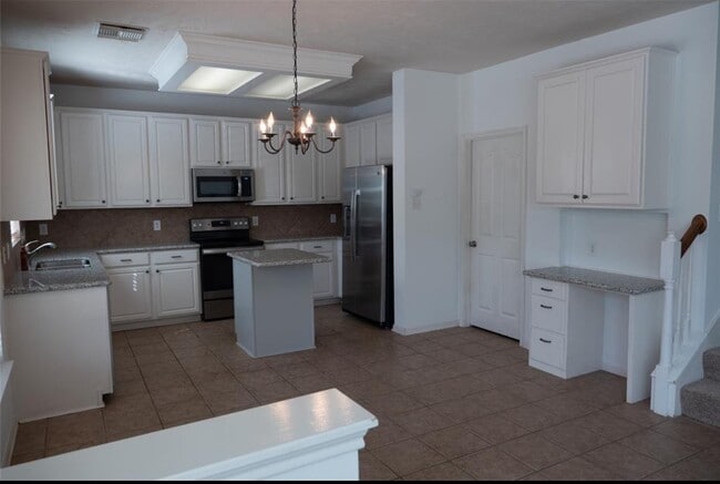 Photo - 102 N Queenscliff Cir