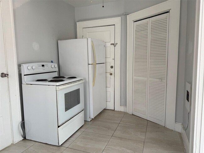 Photo - 1621 Van Buren St Unit 8