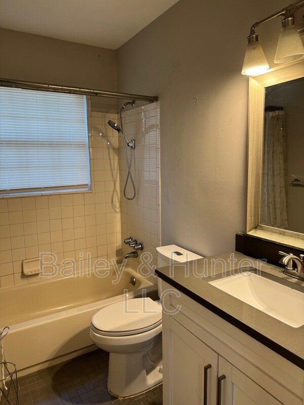 Photo - 440 Mead St SE