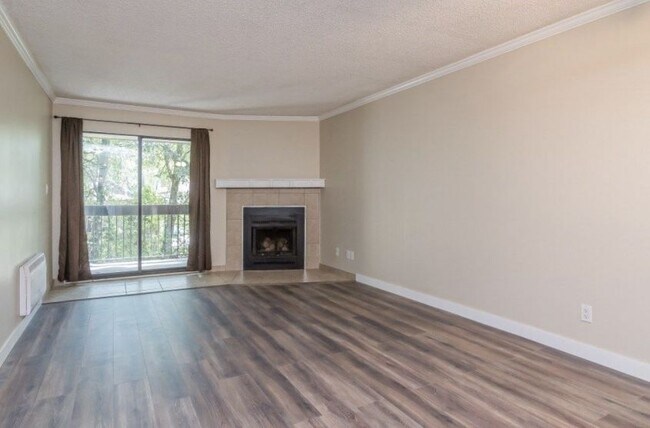 Photo - 10560-10154 154 St