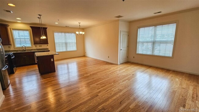 Photo - 304 Canter Ct