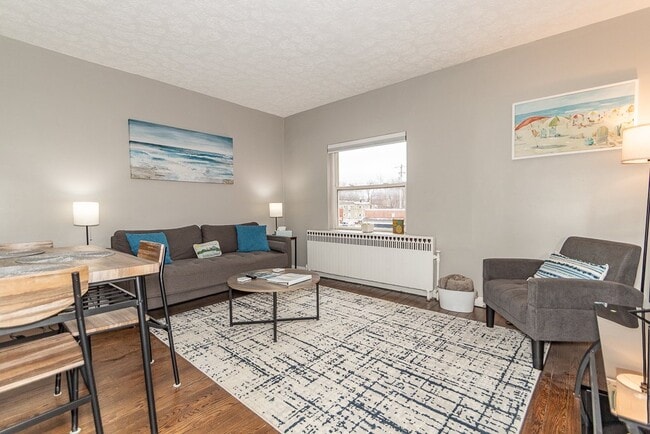201 3rd St Unit 4