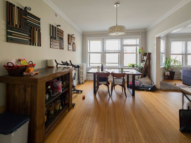 Building Photo - 1450 W Cornelia Ave Unit 2