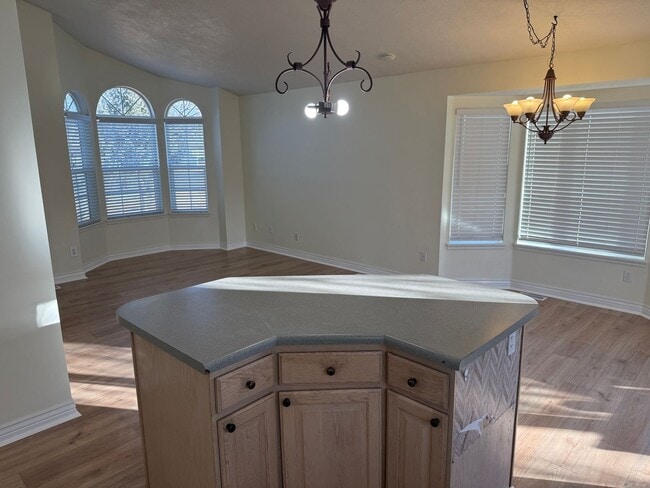 Photo - 5 Bedroom Home in Herriman; 2700 sq ft; Open Floor Plan