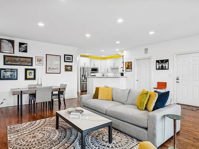 Photo - 453 N May St Unit May St.