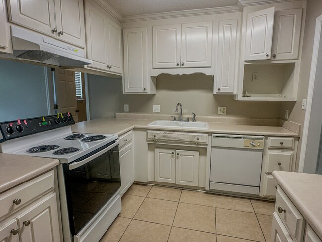 3924 Heatherwoods Dr