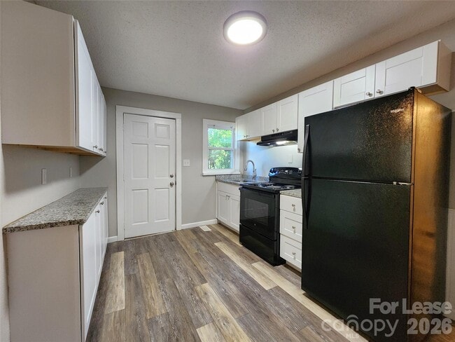 Photo - 2036 Renner St