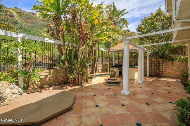 Photo - 3035 Hollycrest Ave