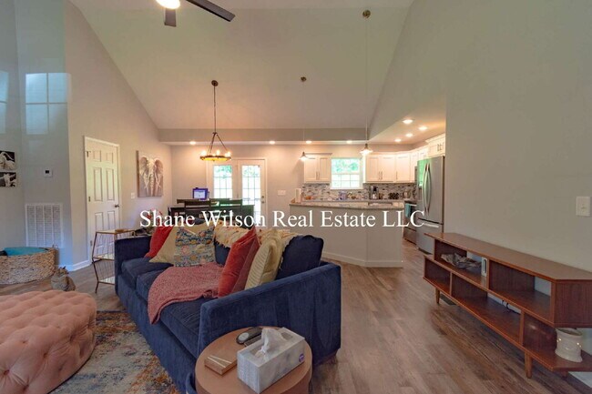 Photo - 170 Creeks Cv