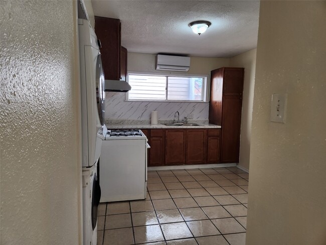 Photo - 1803 Church St