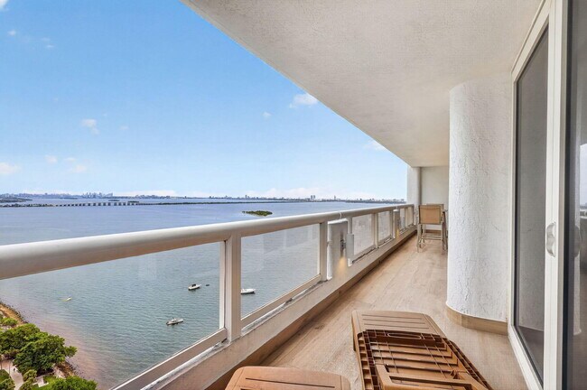 Building Photo - 1717 N Bayshore Dr Unit A-2935