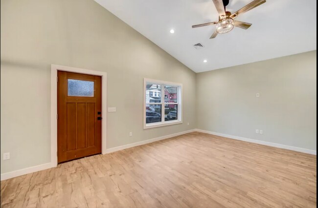 Photo - 627 Prescott Ave