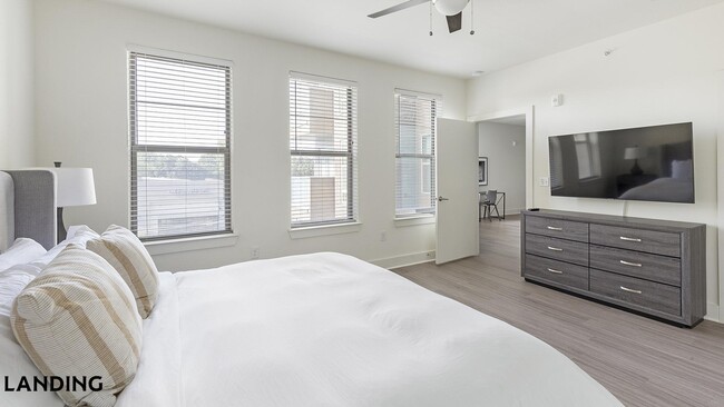 Photo - 5200 White Settlement Rd Unidad 2206