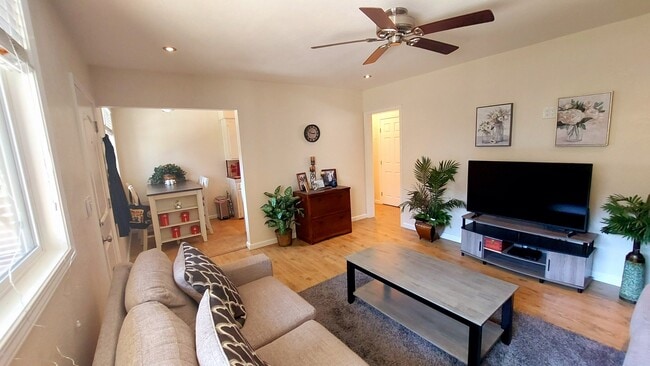 Photo - 3565 N E St Unidad 3565