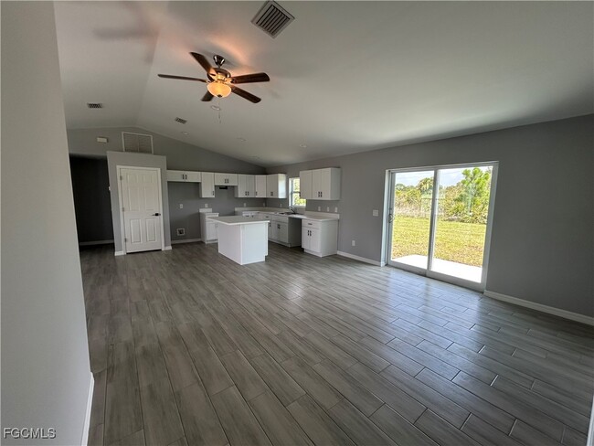Photo - 3108 62nd St W