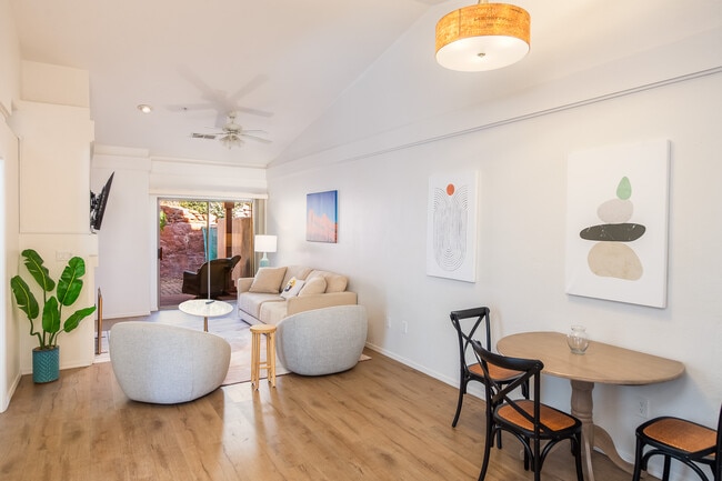 Photo - 102 Pine Leaf Ln