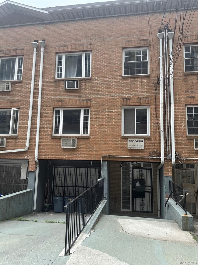 Building Photo - 776 Lincoln Ave