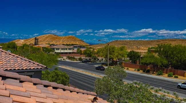 Photo - Beautiful 3 Bedroom Townhome With Stunning Mountain Views