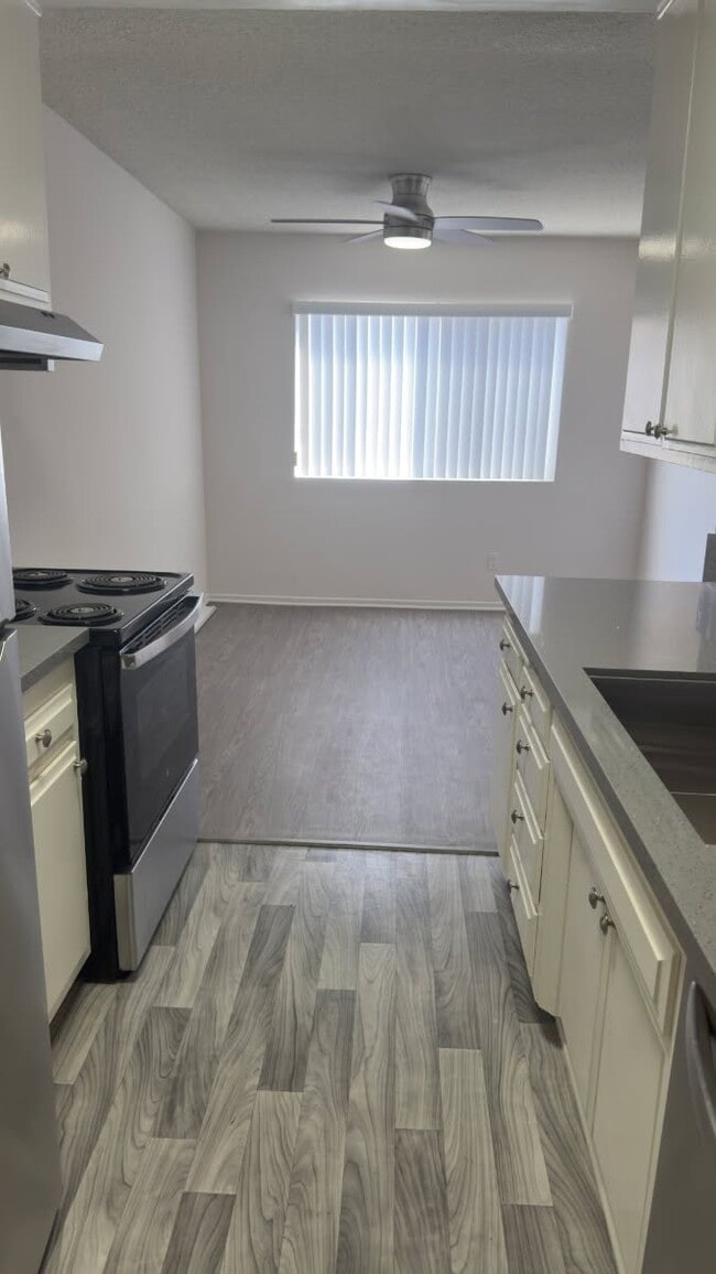 11922 Kling St Unit 105