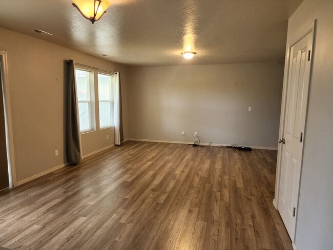 Photo - Beautiful 3 bedroom, 2.5 bathroom home with loft in West Boise. Great floor plan that has everyt...
