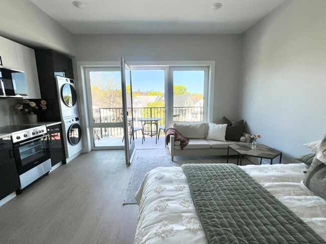 Photo - 872 Broadway