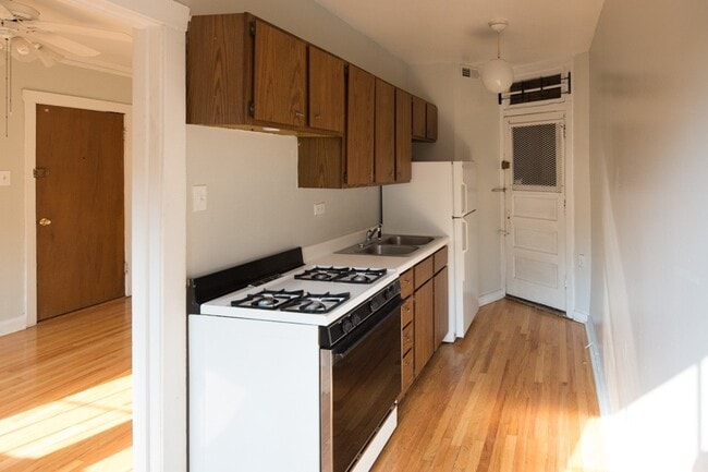 Photo - 3007 N Racine Ave Unit 4