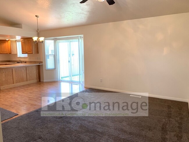 Photo - 2 Bed / 2 Bath Townhome w/ 2 Car Garage - ...