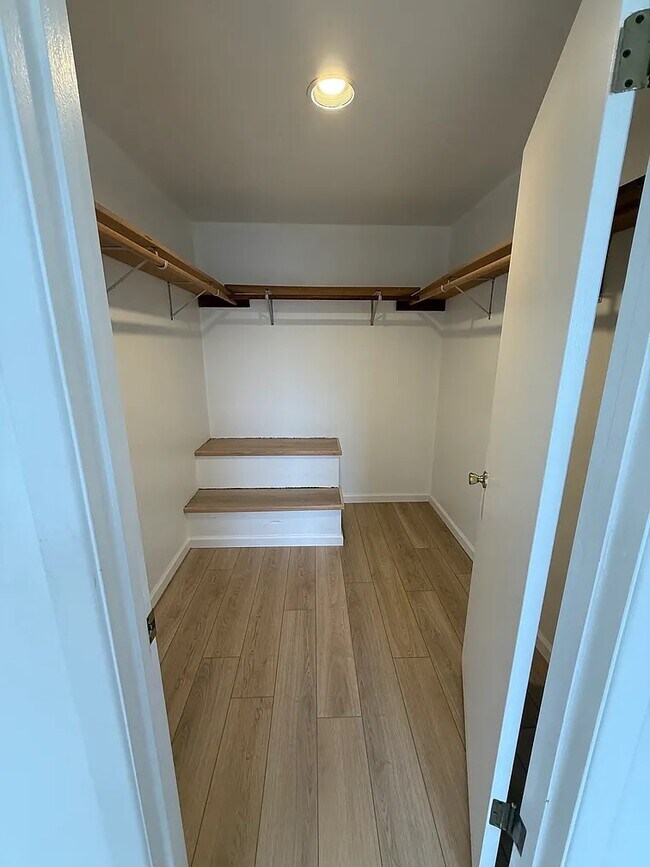 98 Emerick St Unidad 98 Emerick
