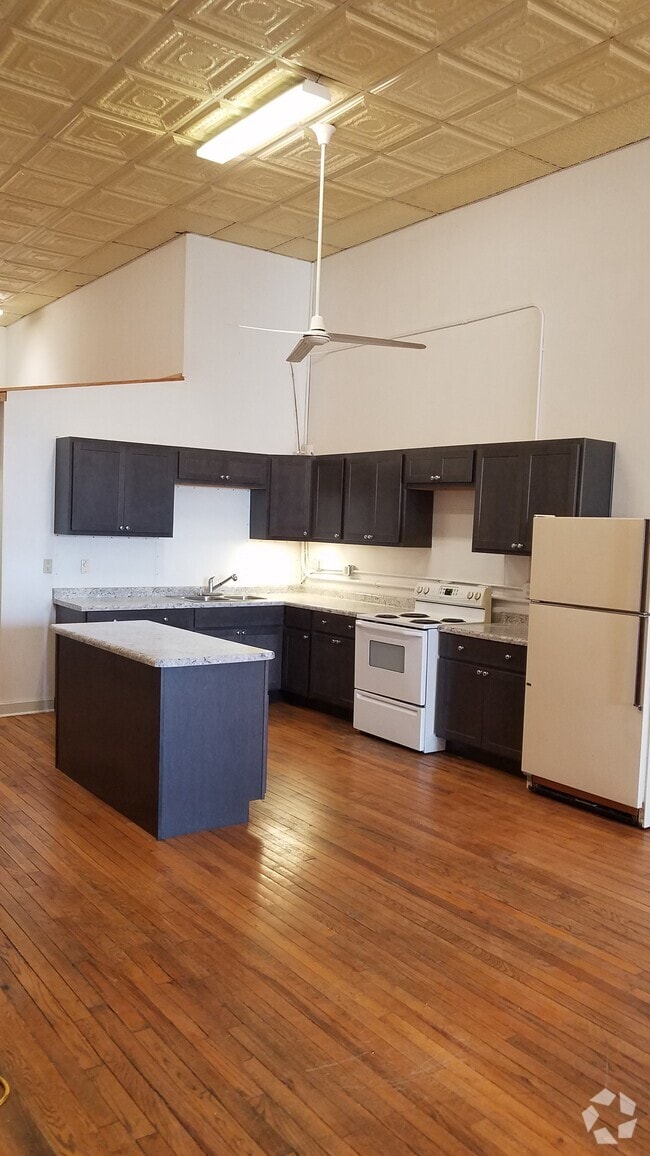 Kitchen area - 605 Lincolnway Unit Studio Rental