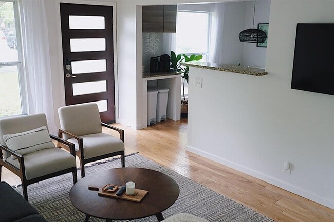 Photo - 3208 Thompson St