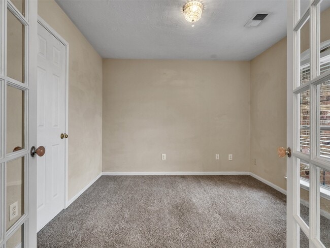 Photo - 3327 La Seine Ln