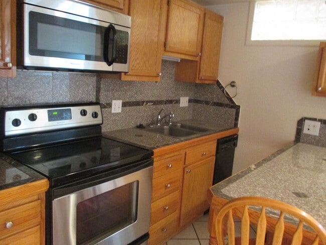 Building Photo - 3 BD/2 BA w/ WASHER/DRYER in Unit 640-307