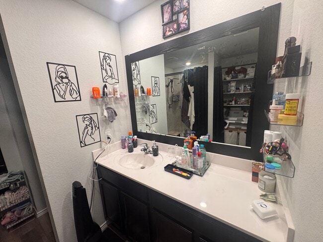 Photo - 642 Wyatt Wy