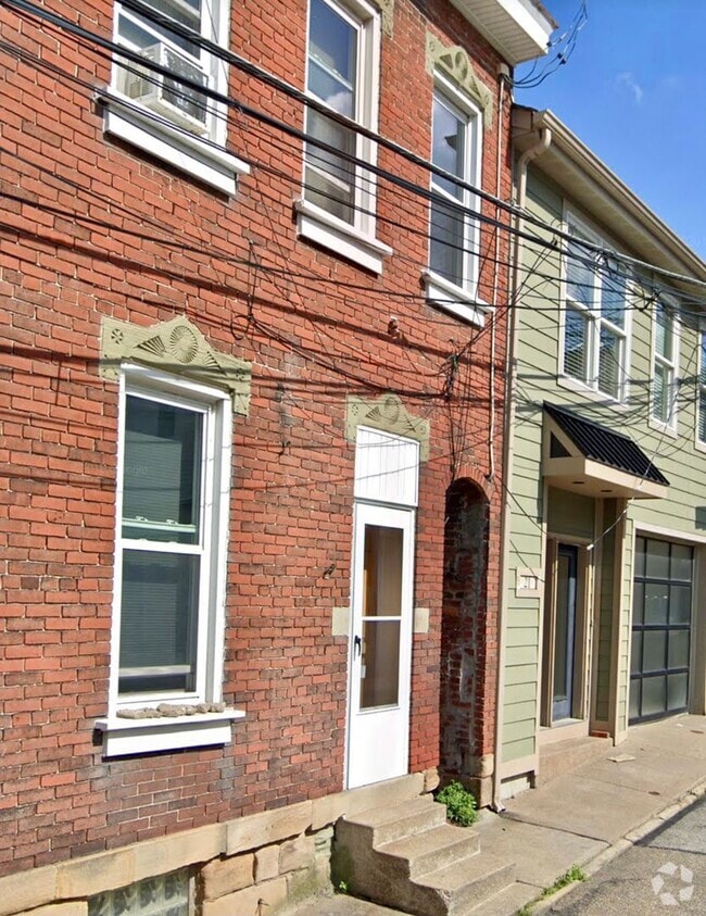 Building Photo - 19 Enon Wy Unit 3rd Floor Rental