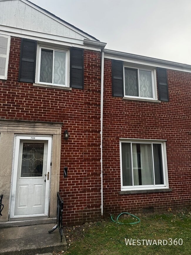 Building Photo - 7530 N Bell-