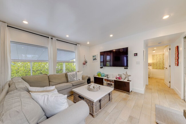398 Burton Dr Unit SI ID1545789P
