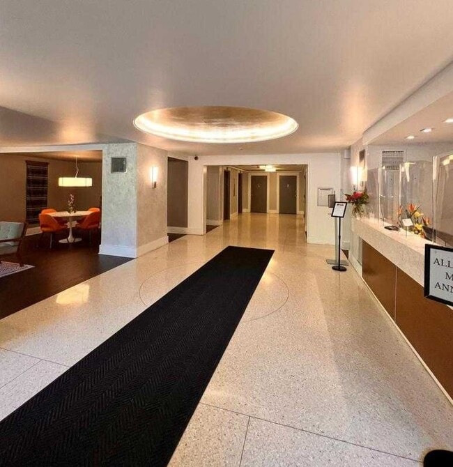 Recepción 24 horas, 7 días a la semana - 4000 Tunlaw Rd NW Unidad Apt 416