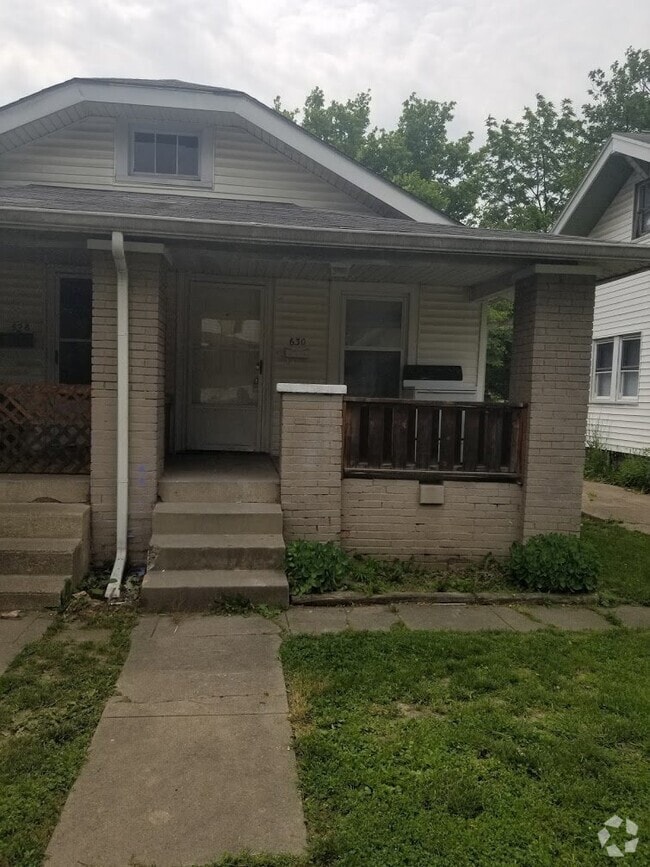 Building Photo - 2 BEDROOM DUPLEX LOCATED NEAR NEW YORK ST ... Rental